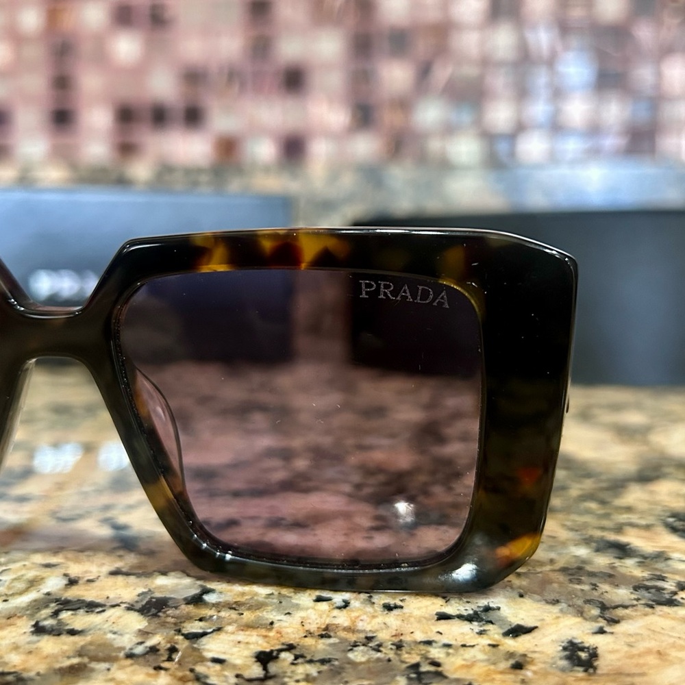 Prada Sunglasses pr23ys New + FREE shipping - Picture 14 of 17